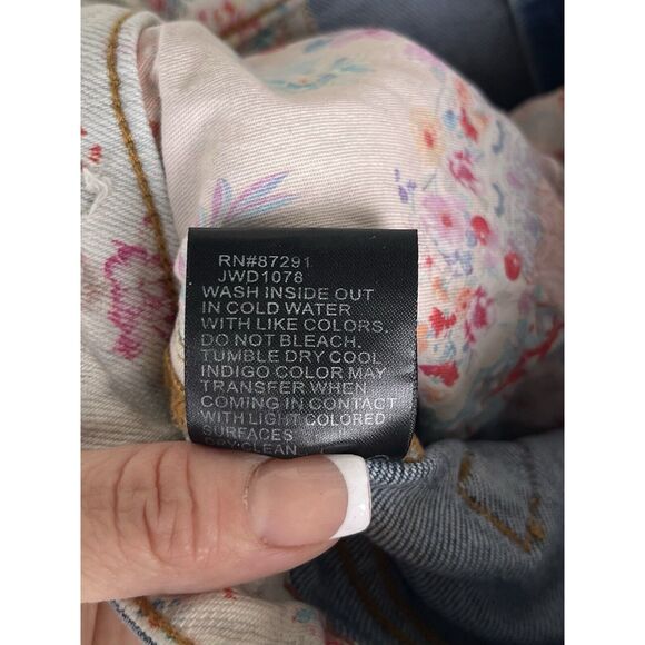 Johnny Was Boyfriend HR Raw Hem Cropped Jeans. - Size 31 - Blue - Picture 9 of 9